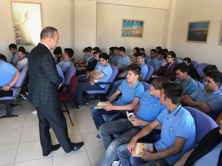 Kaymakam Öner, Meslek Liselilerle Okuma Etkinliğine Katıldı