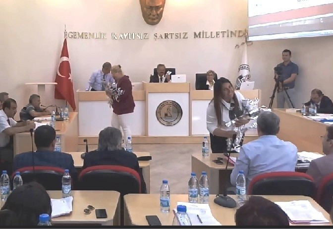 Burhaniye’de Başkan Ve Meclis Üyelerine Engelli Teşekkürü