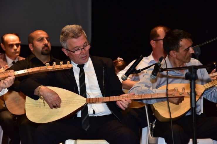 Müzik Kurslarında Eğitim Gören Müzikseverler Sertifikalarını Aldı