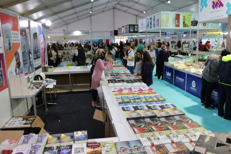 Niğde Belediyesi Kitap Fuarı Açtı