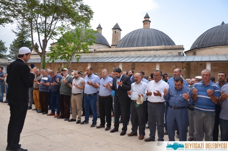 Seyitgazi’de Yağmur Duası Etkinliği Düzenlendi