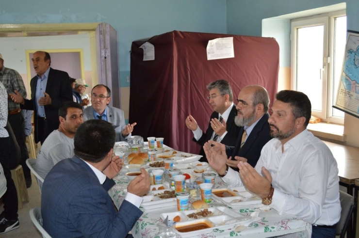 Başkan Yüzügüllü Yağmur Duasına Katıldı