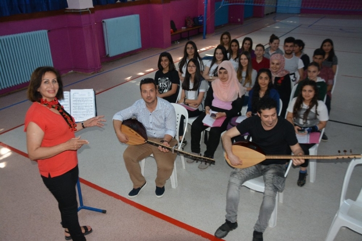 Söke’de Türküler Yürekten Söylenecek