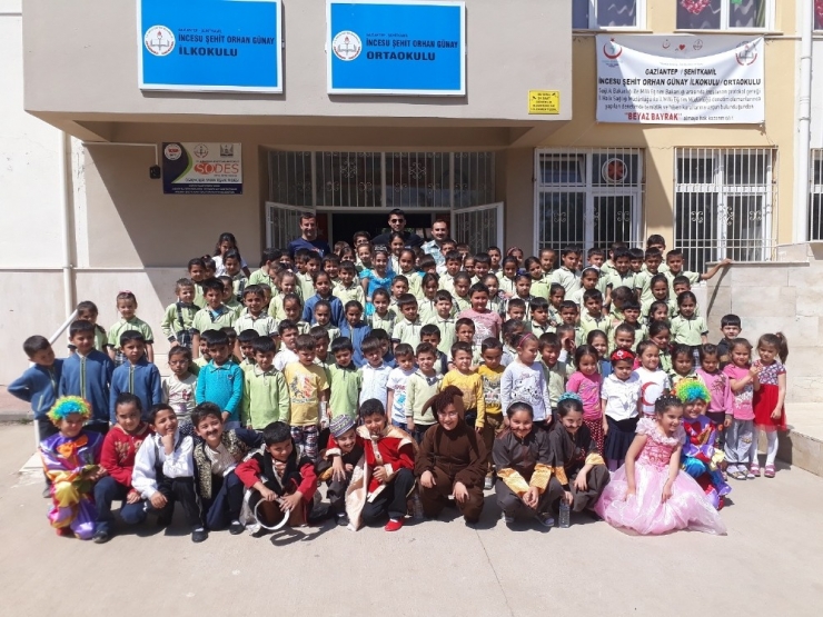 Tiyatroyu Kentten Köye Taşıdılar