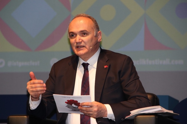 Bilim, Sanayi Ve Teknoloji Bakanı Özlü Gençlerle Bir Araya Geldi