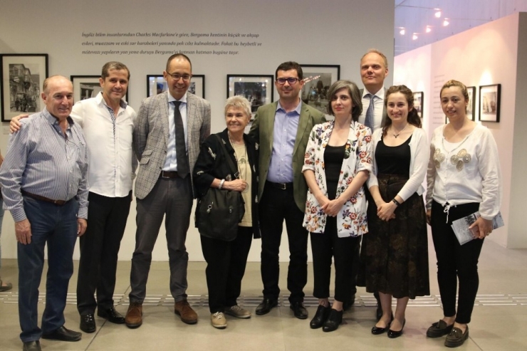 Bergama’da ’Ne Yerde Ne Gökte’ Fotoğraf Sergisi