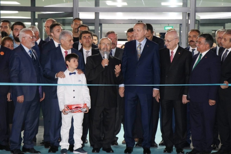 Cumhurbaşkanı Erdoğan Ve Başbakan Yıldırım Okul Açılışına Katıldı