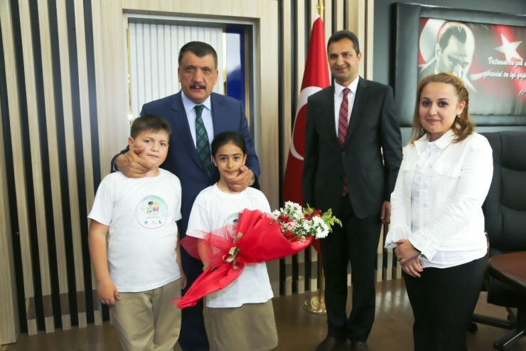 Gürkan Öğrencilerle Bir Araya Geldi