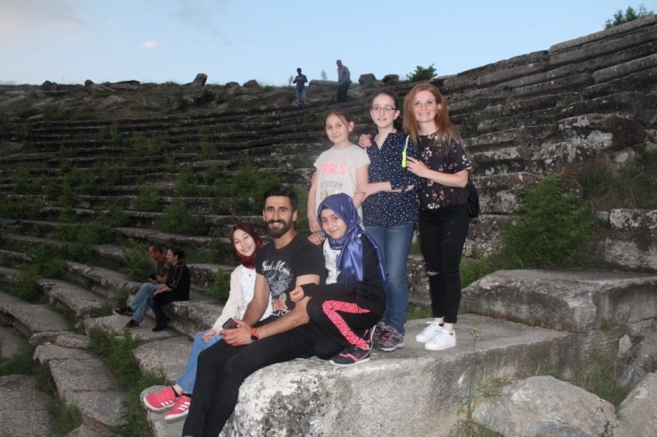 Rize’den Çavdarhisar Aizonai Antik Kenti’ne Kültür Gezisi