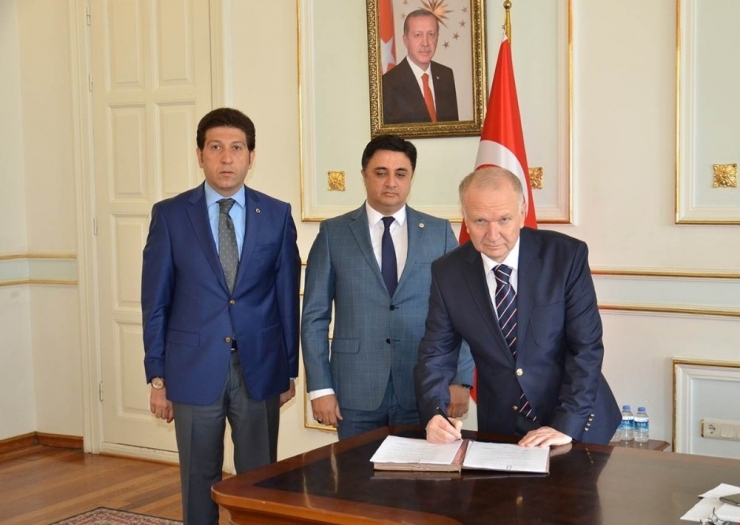 ‘Sağlığa Ve Başarıya Yüzüyoruz’ Projesi Protokolü İmzalandı