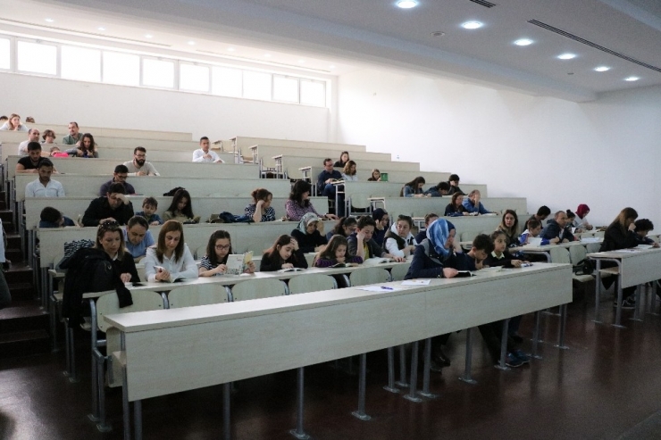 Öğrenciler Velileriyle Kitap Okudu