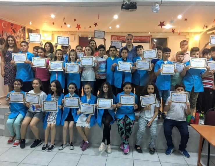 Şehitler Çocuk Üniversitesi Mezunlarını Verdi