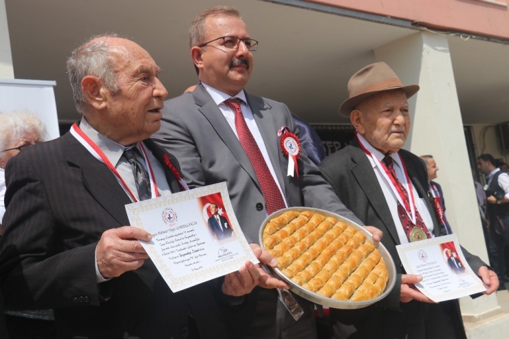 Gaziantep’in Ünlü Simaları, Tarihi Lisenin Baklava Gününde Buluştu