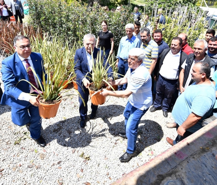 Bayındır’dan Hollanda’ya Çiçek