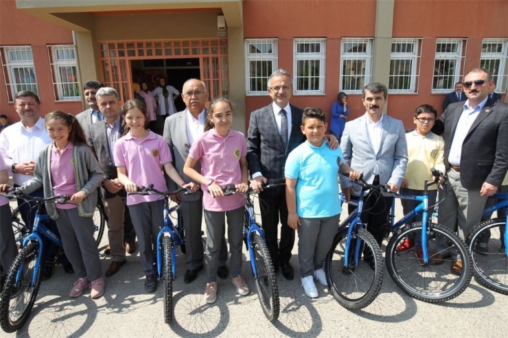 Başkan Köşker’den Çocuklara Yaz Tatili Hediyesi