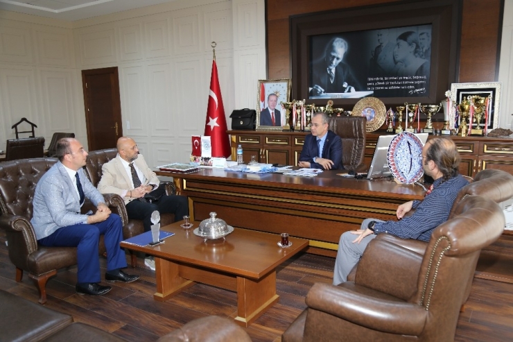 Alkü’lü Akademisyenlerden Başarı