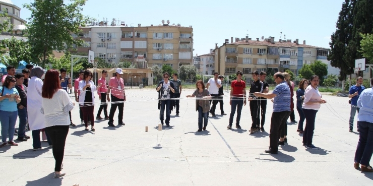 Aydın Anadolu İhl Öğrencileri Hünerlerini Bilim Fuarında Hünerlerini Sergiledi