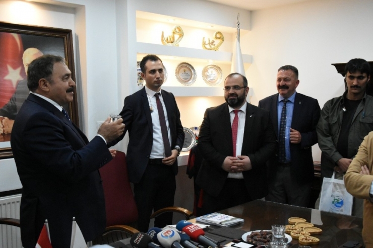 Bakan Eroğlu: “Çatı Adayı Kurmak İstediler Çatı Çöktü”