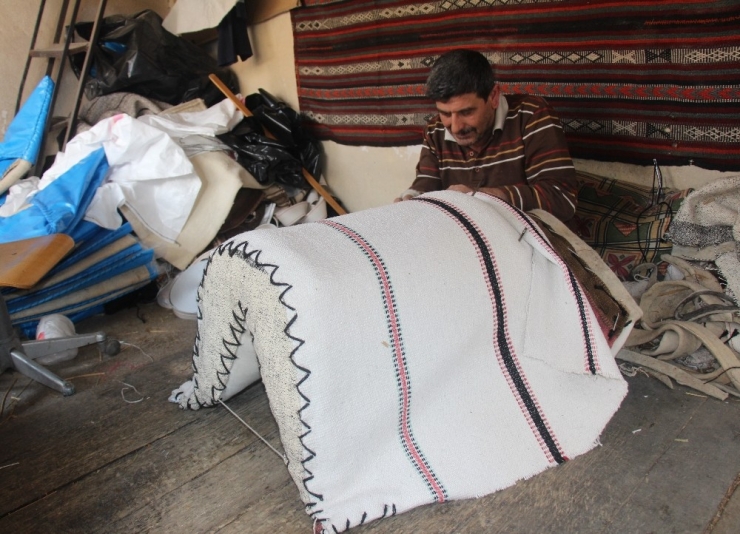Literatürde Bile Yok, Mesleği Yok Oluyor