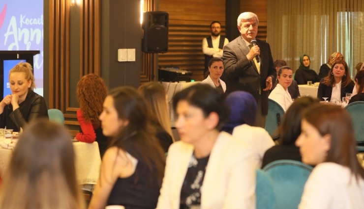 Başkan Karaosmanoğlu Kadın Spor Eğitmenleriyle Bir Araya Geldi