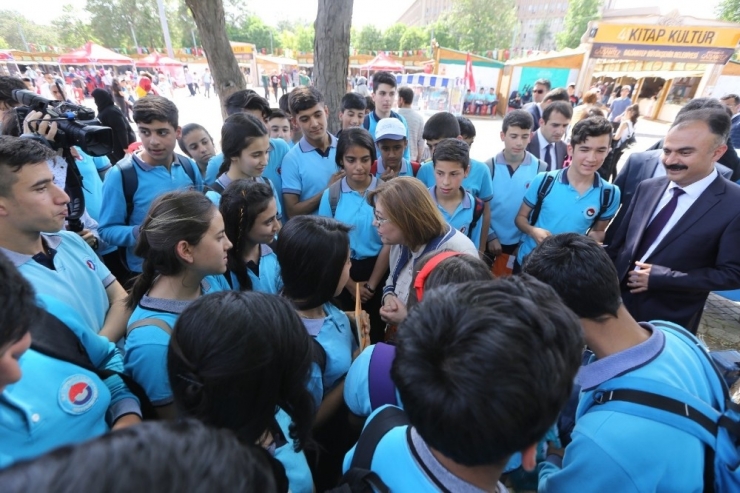 Gaziantep Büyükşehir Belediyesi "4’üncü Gaziantep Kitap Ve Kültür Günlerine" Büyük İlgi