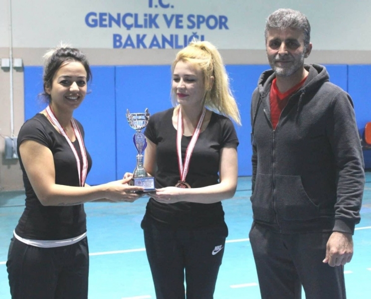 Kadınlar Hünerlerini Masa Tenisinde Sergiledi