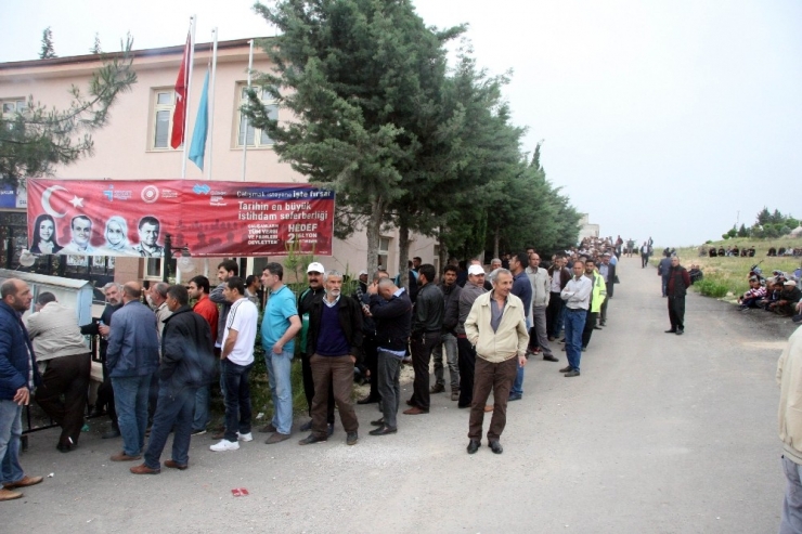 Kilis’te 6 Aylığına Alınacak Olan 3 Bin 250 Kişi İçin Binlerce Kişi Müracaat Etti