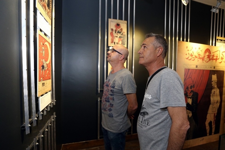 Atatürk Karikatürleri Görücüye Çıktı