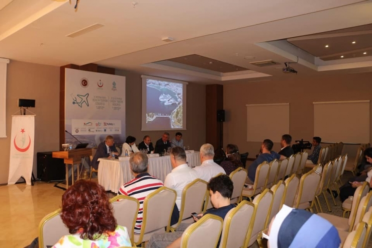 Kuşadası’nda ’Sağlık Turizminin Geliştirilmesi’ Paneli Düzenlendi