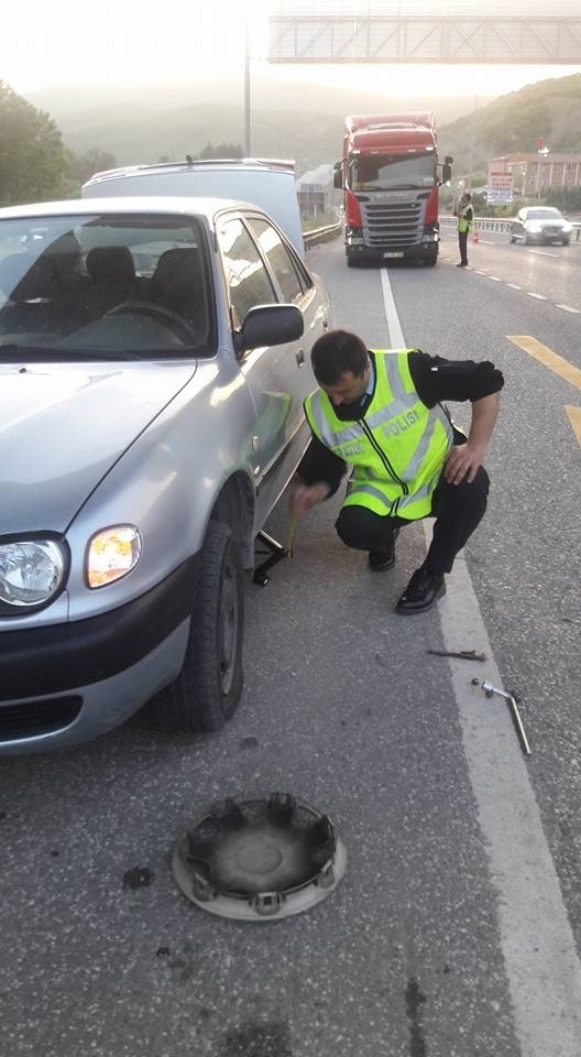 Polis Memurlarından Örnek Davranış