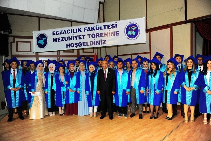 Van Yyü Eczacılık Fakültesi İlk Mezunlarını Verdi