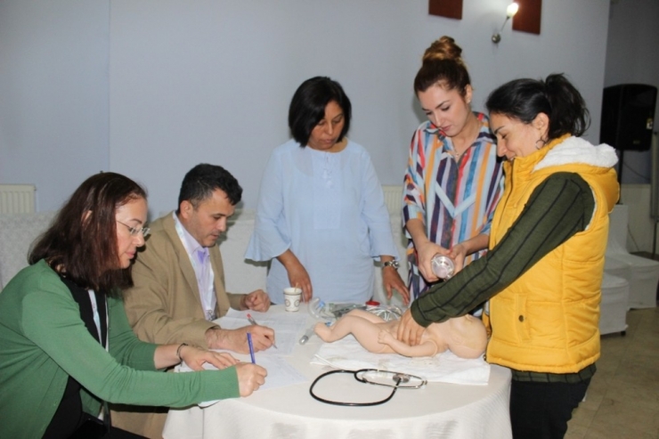 Bebek Ölümlerinin Önlenmesi Amacıyla Yenidoğan Canlandırma Eğitimi Düzenlendi