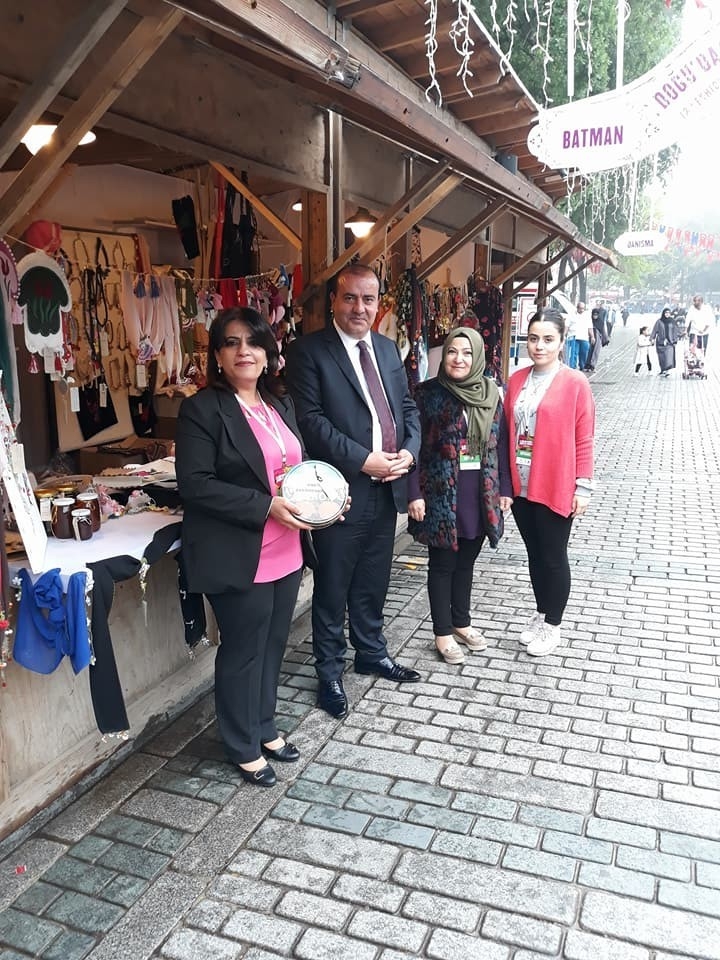 Başkan Uçar, ‘Doğu’dan İstanbul’a Kadın Eli’ Sergisini Ziyaret Etti