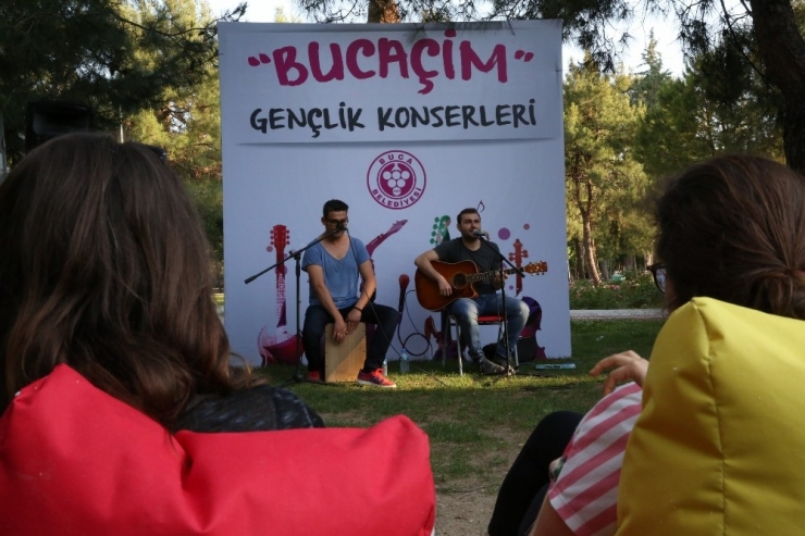 Buca’da Çim Konserleri Devam Ediyor
