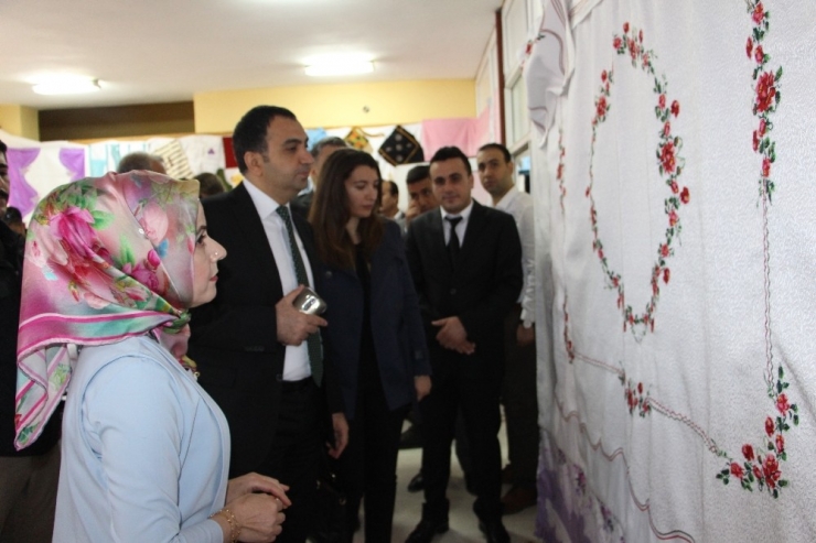 Silvan Hem’de Yılsonu Sergisi