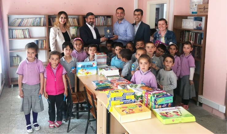 Eğitim-bir-sen’den Öğrencilere Kitap Yardımı
