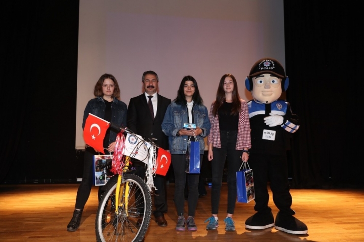 Eskişehir’de 3 Kişiye 1 Araç Düşüyor