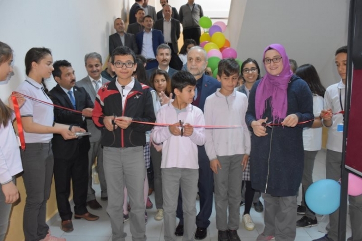 Görsel Sanatlar İle Teknoloji Ve Tasarım Sergisi Açıldı