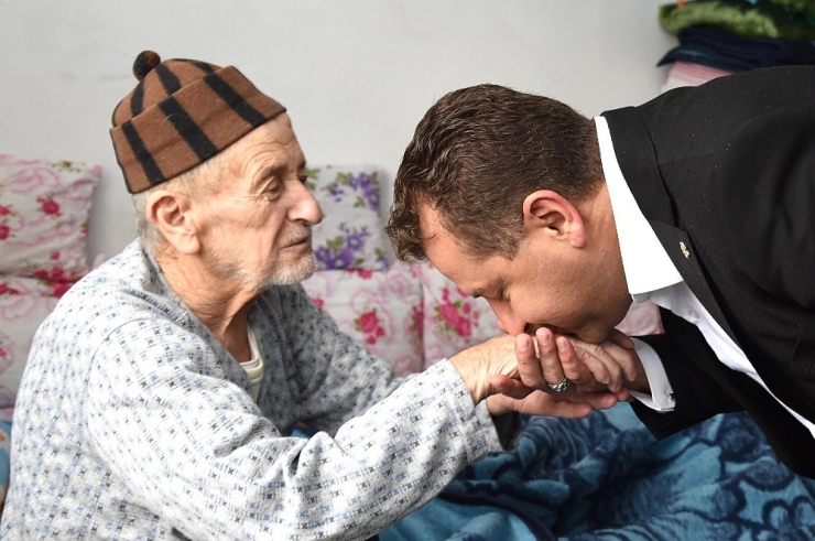 Başkan Yılmaz’dan, Yaşlı Amcaya Sürpriz Ziyaret Etti