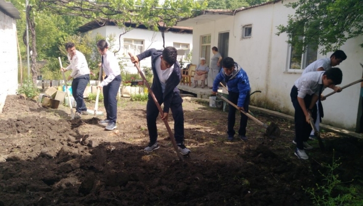 Köyceğizli Öğrencilerden İhtiyaç Sahibi Ailelere Yardım