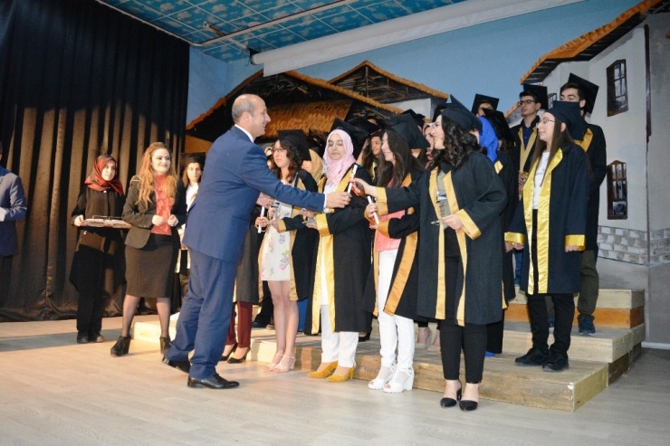 Malatya Anadolu Lisesinde Mezuniyet Töreni