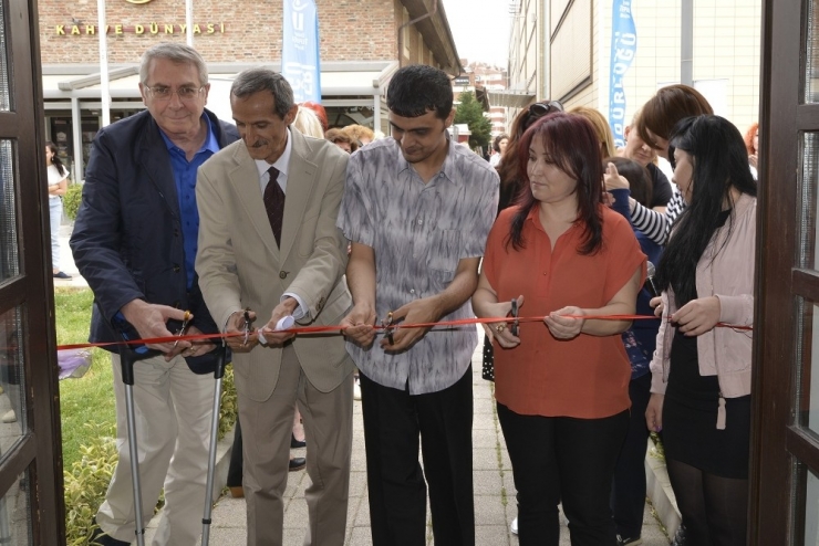 En Özel Sanat Sergisi