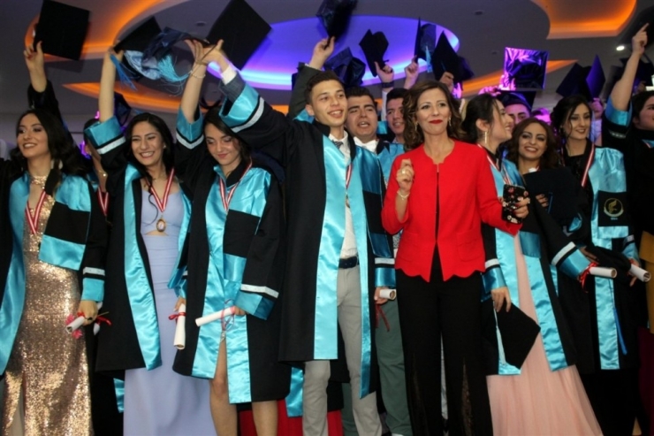 Kardelen Fen Ve Anadolu Lisesinde Mezuniyet Coşkusu Yaşandı