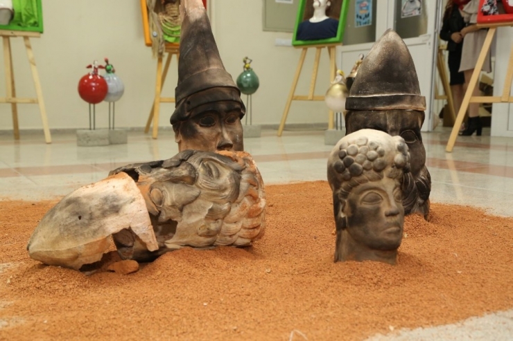 Sdü Gsf Öğrencilerinden Özgün Bakış Açılı Sergi