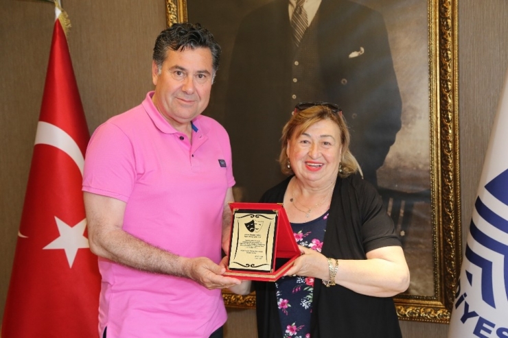 Ünlü Tiyatroculardan Başkan Kocadon’a Ziyaret