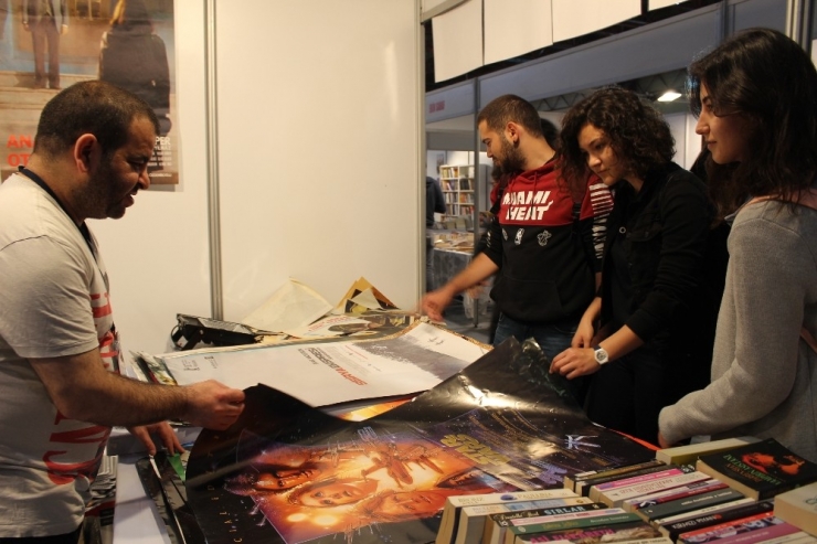 48 Yıllık Film Afişlerini Fuarda Sergiliyor