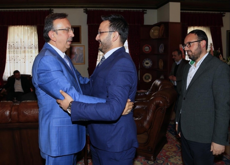 Ak Parti Heyeti Belediye Başkanı Seçen’e Hayırlı Olsun Ziyaretinde Bulundu