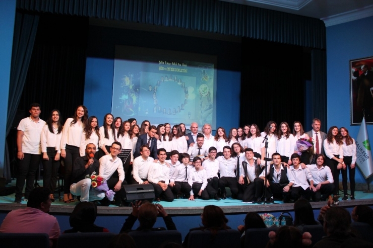 Turgut Solak Lisesinde Şiir Ve Müzik Dinletisi