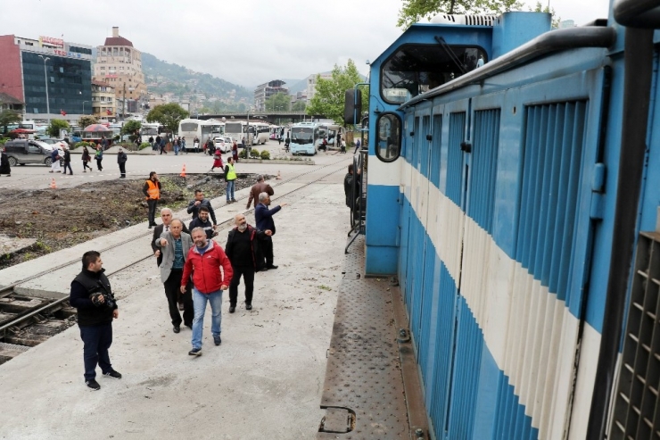 Kömür Taşıyan Raylar, Turist Taşıyacak