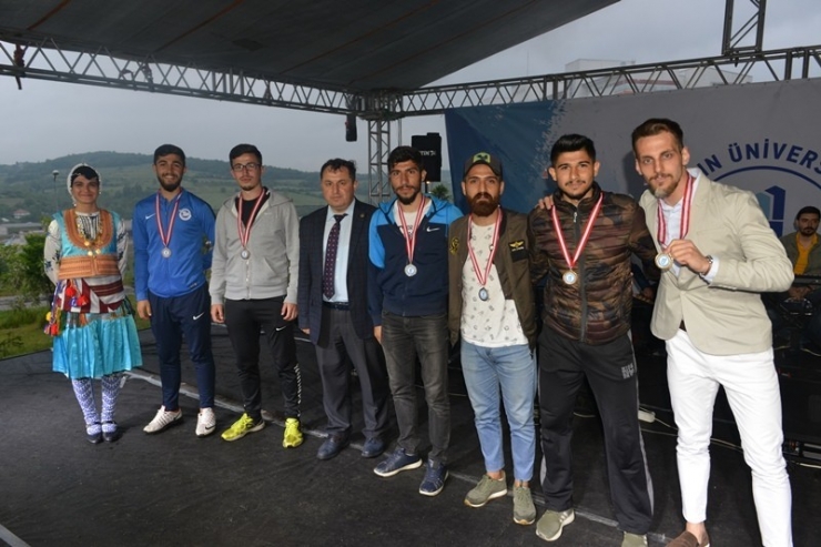 Dereceye Giren Sporculara Ödülleri Verildi
